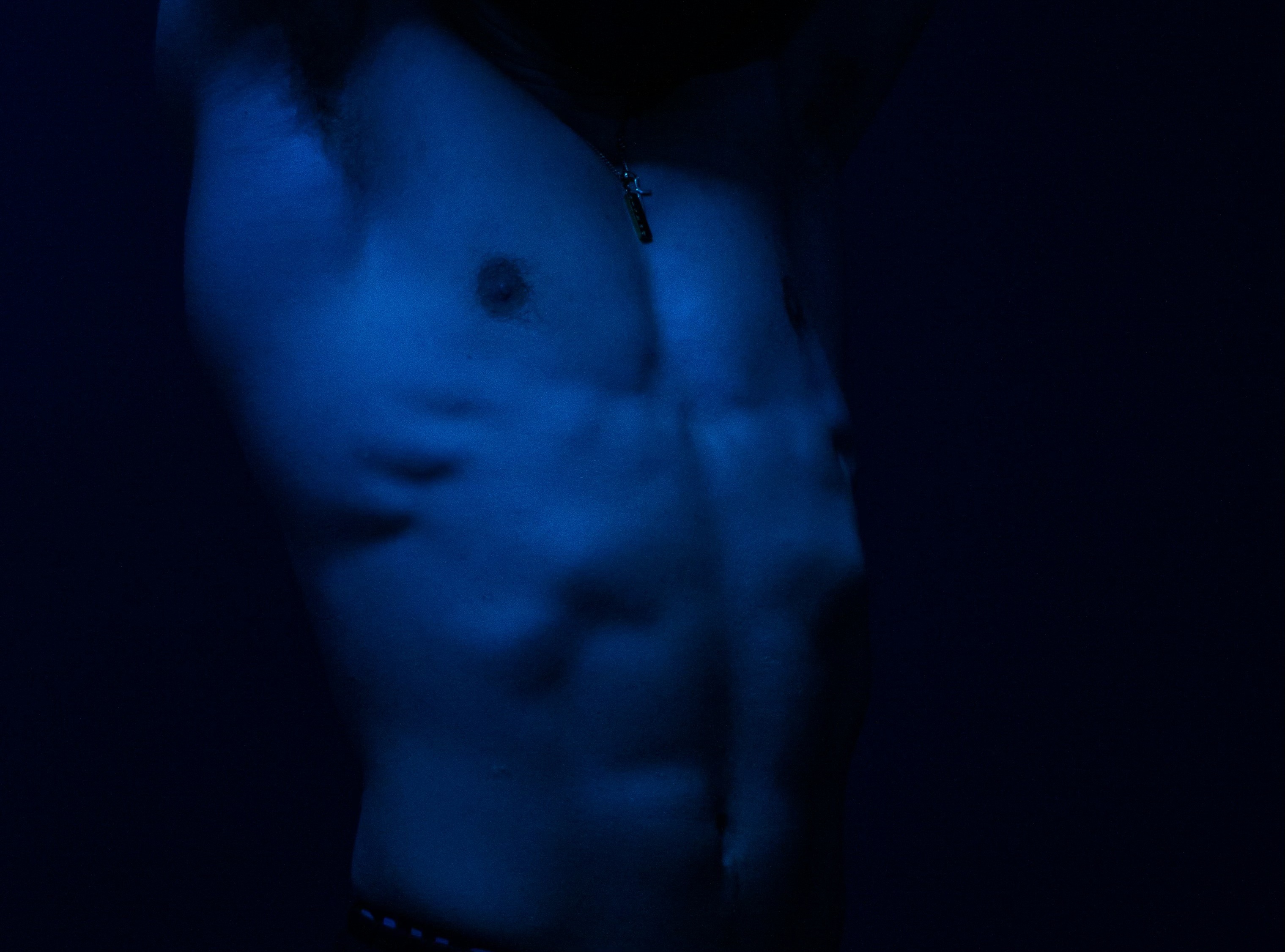 Why Sucking in Your Stomach is Bad for Your Posture